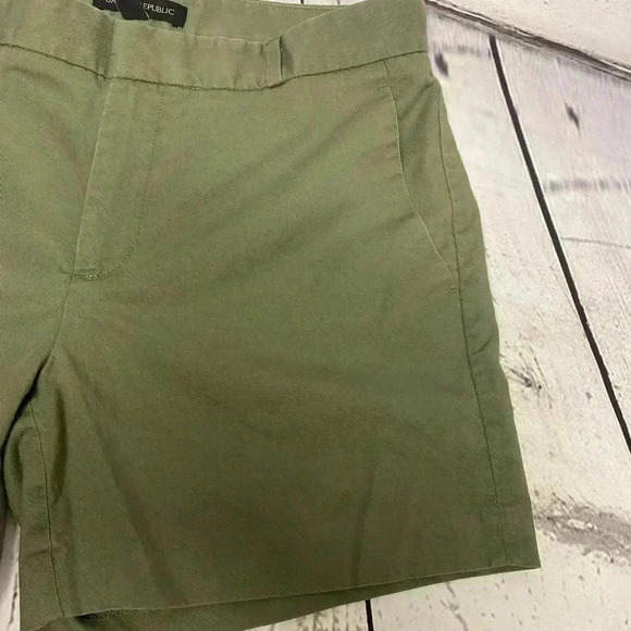 Banana Republic‎ khaki green shorts women’s size 4 - Picture 5 of 9
